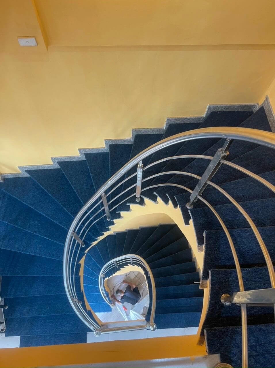 Thảm Cuộn Trải Cầu Thang Hoa Văn Cao Cấp – Sang Trọng 9 tham-cuon-trai-san-cau-thang