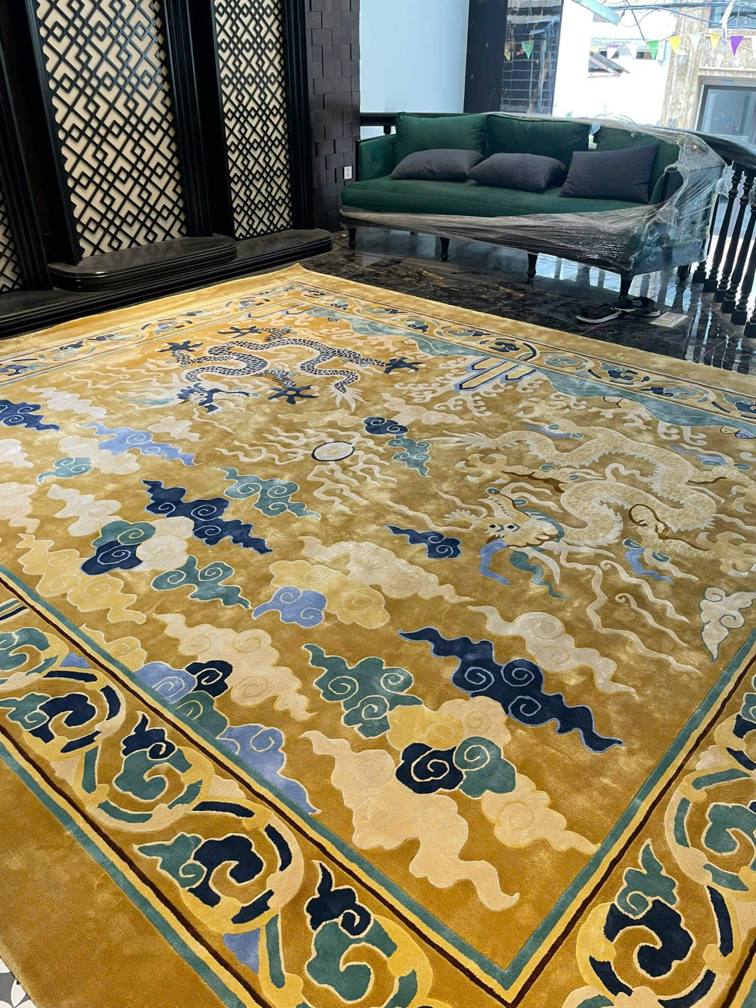 Thi Công Thảm Đặt Theo Yêu Cầu