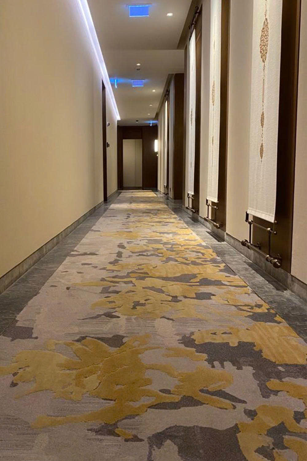 tham trai hanh lang khach san nylon in hoa cao cap