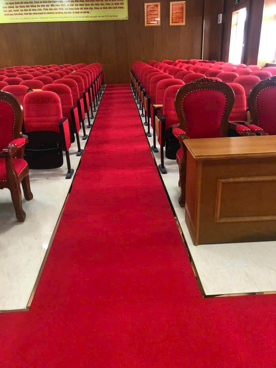 Thảm trải sàn hội trường đẹp và sang trọng