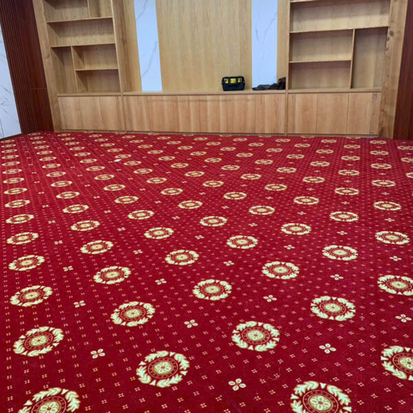 thảm đỏ hoa văn trải sàn
