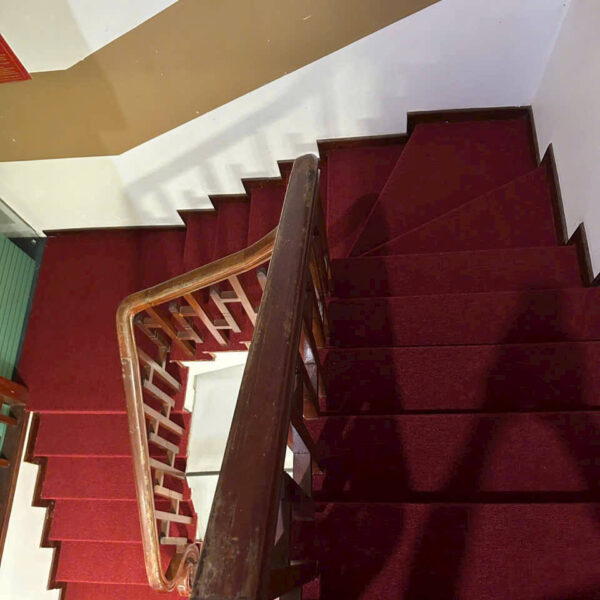 thảm trải sàn cầu thang